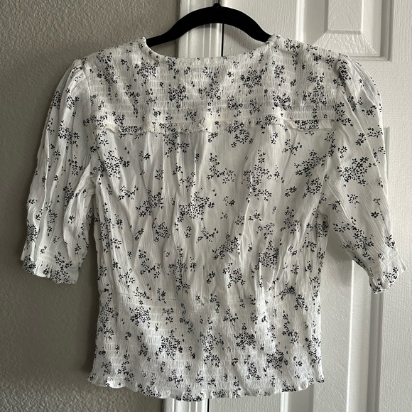 🆕Abercrombie + Fitch Smocked Floral Peasant Blouse Shirt | size: S | White/Blue - Picture 3 of 5